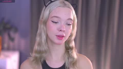 Snapshot of boobybliss chatting on 17, 10, 2025 Alina online show from 17, 10, 2025