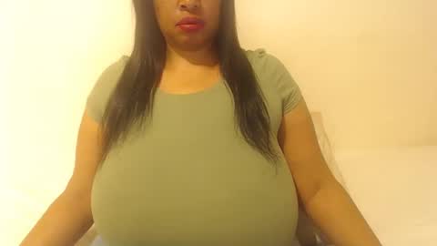 Snapshot of boobyqueen24 chatting on 19, 10, 2025 boobyqueen online show from 19, 10, 2025