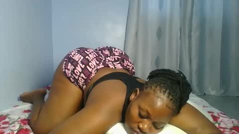 Snapshot of booty_panther chatting on 5, 11, 2025 sandrah online show from 5, 11, 2025