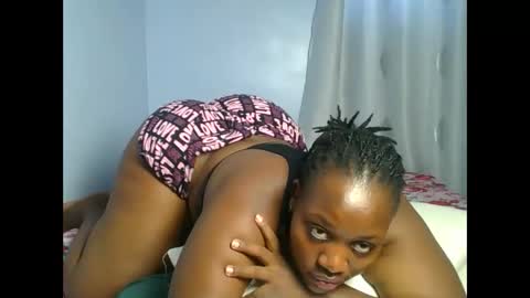 Snapshot of booty_panther chatting on 28, 11, 2025 sandrah online show from 28, 11, 2025