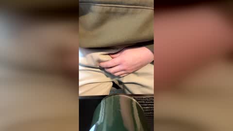 Snapshot of boowhou chatting on 10, 4, 2026 BooWhoU online show from 10, 4, 2026