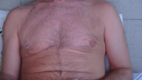 Snapshot of born2run chatting on 12, 2, 2025 born2run online show from 12, 2, 2025