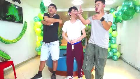 Snapshot of boschcz chatting on 9, 3, 2025 THOMAS AND DAMIAND online show from 9, 3, 2025