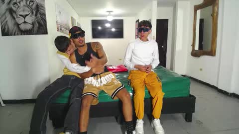 Snapshot of boschcz chatting on 3, 11, 2025 THOMAS AND DAMIAND online show from 3, 11, 2025