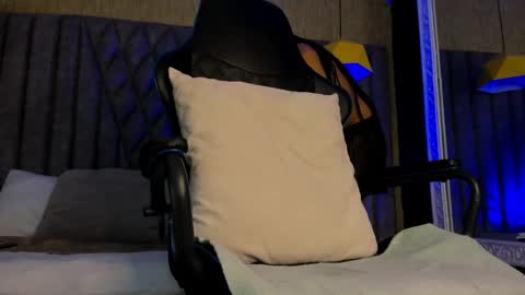 Snapshot of bossdominator1 chatting on 24, 11, 2025 Boss online show from 24, 11, 2025