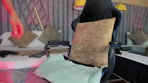 Snapshot of bossdominator1 chatting on 30, 11, 2025 Boss online show from 30, 11, 2025