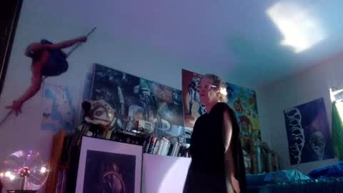 Bottomboo7 online show from 2, 10, 2025