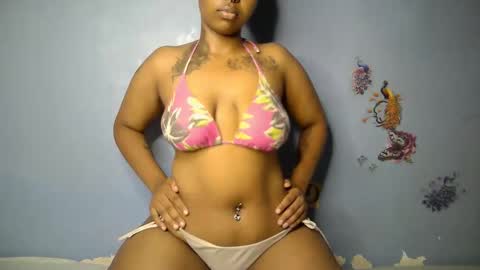 Snapshot of botty_queen chatting on 16, 4, 2026 botty_queen online show from 16, 4, 2026