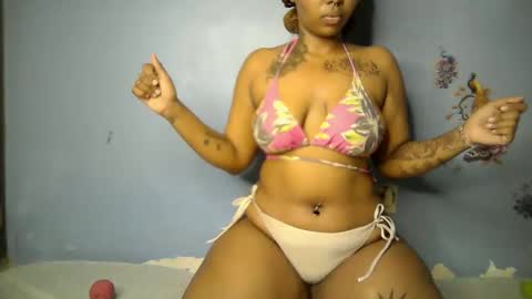 Snapshot of botty_queen chatting on 17, 4, 2026 botty_queen online show from 17, 4, 2026