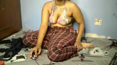 Snapshot of botty_queen chatting on 20, 4, 2026 botty_queen online show from 20, 4, 2026