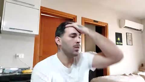 Snapshot of boy_aroundtheworld chatting on 17, 11, 2025 Dan online show from 17, 11, 2025