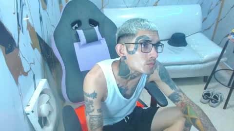 boy_tatto77 online show from 15, 1, 2026