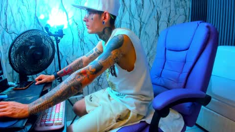 boy_tatto77 online show from 26, 3, 2026