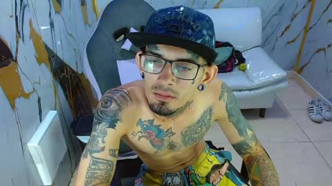 boy_tatto77 online show from 3, 6, 2026