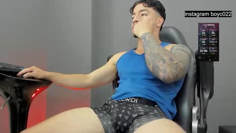 Snapshot of boyc02_ chatting on 4, 1, 2025 boyc02_ online show from 4, 1, 2025