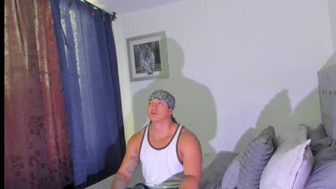 Snapshot of boys_blackandwhite chatting on 30, 11, 2025 boys_blackandwhite online show from 30, 11, 2025