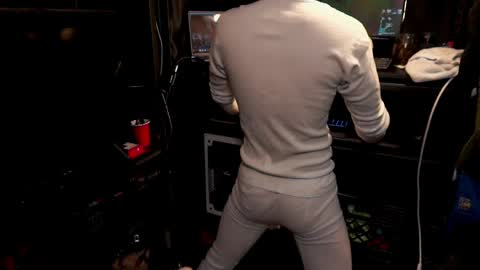 Snapshot of brad_bounce chatting on 17, 5, 2026 Brad Ballsy online show from 17, 5, 2026