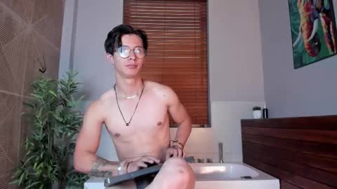 Snapshot of brandon_starkk chatting on 28, 10, 2025 brandon_starkk online show from 28, 10, 2025