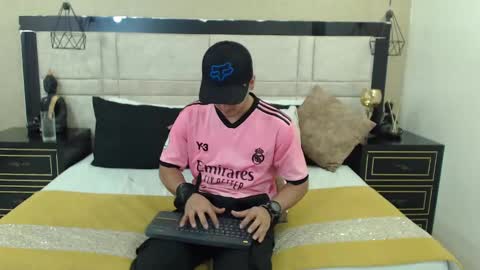 Snapshot of brandoncolee chatting on 27, 1, 2025 BrandonCole online show from 27, 1, 2025