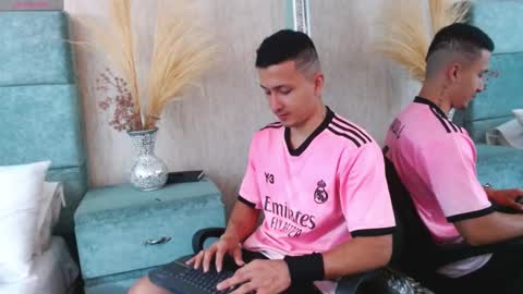 Snapshot of brandoncolee chatting on 4, 3, 2025 BrandonCole online show from 4, 3, 2025