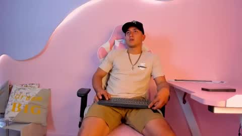 Snapshot of brandoncolee chatting on 10, 1, 2026 BrandonCole online show from 10, 1, 2026