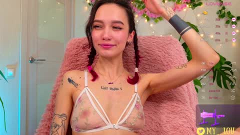 Snapshot of breeding_material chatting on 8, 3, 2025 Ashley Dolce and Lou online show from 8, 3, 2025