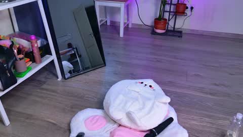 Snapshot of breeding_material chatting on 13, 12, 2025 Ashley Dolce and Lou online show from 13, 12, 2025