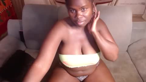 Snapshot of breestaarrs chatting on 19, 11, 2025 Valentina online show from 19, 11, 2025