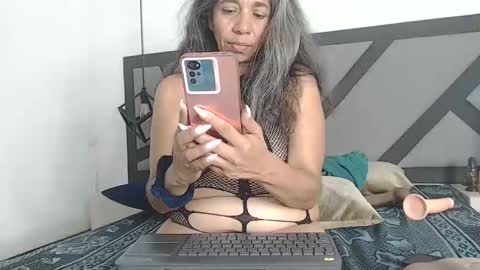 BRENDA VELASQUEZ online show from 6, 3, 2025