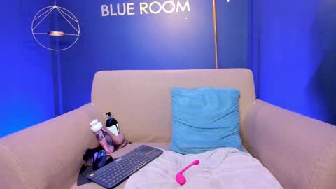      online show from 28, 2, 2025