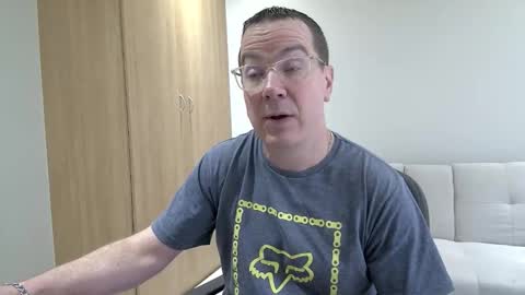 Snapshot of brettdj chatting on 27, 9, 2025 Brett online show from 27, 9, 2025