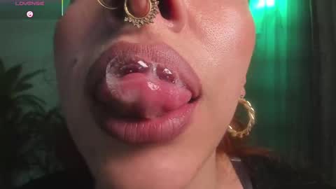 Snapshot of bri_von_dhara_ chatting on 28, 10, 2025 Bri online show from 28, 10, 2025