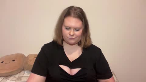 Snapshot of briannakiss21 chatting on 8, 11, 2025 Brianna online show from 8, 11, 2025