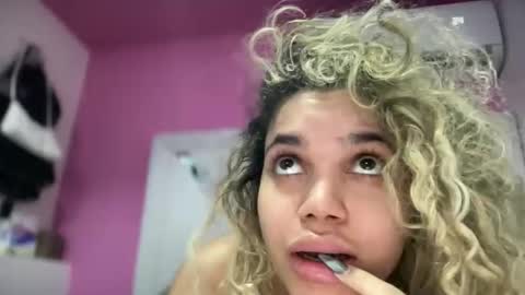 Snapshot of brithneysquirt chatting on 17, 12, 2025 brithneysquirt online show from 17, 12, 2025