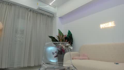 Snapshot of britney_charm chatting on 1, 2, 2026 britney_charm online show from 1, 2, 2026