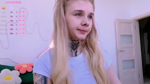 Snapshot of britney_lynch chatting on 4, 6, 2026 Britney online show from 4, 6, 2026