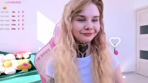 Snapshot of britney_lynch chatting on 8, 6, 2026 Britney online show from 8, 6, 2026
