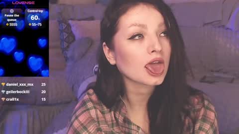 Snapshot of britneybarker chatting on 4, 2, 2025 britneybarker online show from 4, 2, 2025