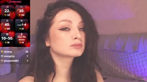 Snapshot of britneybarker chatting on 4, 3, 2025 britneybarker online show from 4, 3, 2025