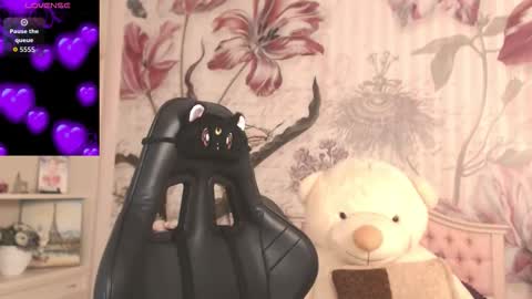 Snapshot of britneybarker chatting on 10, 9, 2025 britneybarker online show from 10, 9, 2025