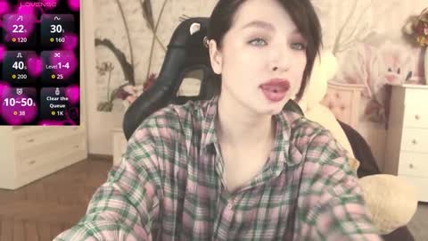 Snapshot of britneybarker chatting on 6, 10, 2025 britneybarker online show from 6, 10, 2025