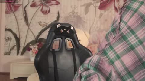 Snapshot of britneybarker chatting on 21, 11, 2025 britneybarker online show from 21, 11, 2025