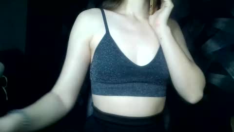 Snapshot of britneykittens chatting on 4, 1, 2025 BritneyKittens online show from 4, 1, 2025