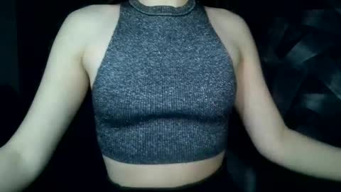 Snapshot of britneykittens chatting on 5, 1, 2025 BritneyKittens online show from 5, 1, 2025