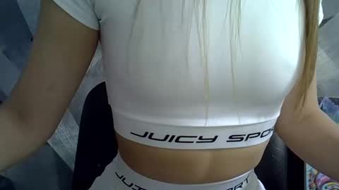 Snapshot of britneykittens chatting on 4, 11, 2025 BritneyKittens online show from 4, 11, 2025