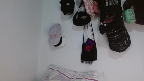 Snapshot of brittany_bubbles chatting on 1, 10, 2025 maru miaw Please help me to reach 100 thumbs up online show from 1, 10, 2025