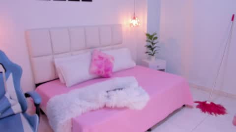 Snapshot of brittany_cute18 chatting on 17, 12, 2024 online show from 17, 12, 2024