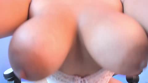 Snapshot of brittany_cute18 chatting on 7, 2, 2025 online show from 7, 2, 2025