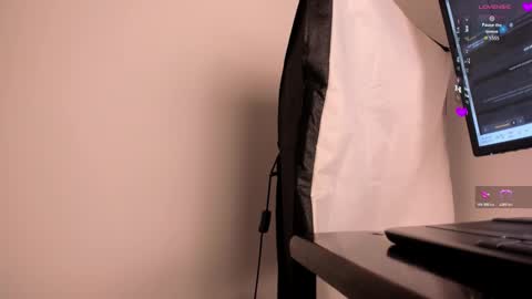 Snapshot of brittany_cute18 chatting on 2, 12, 2025 online show from 2, 12, 2025