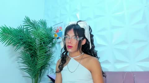 Snapshot of briyit_doll chatting on 4, 1, 2025 BRIYIT online show from 4, 1, 2025